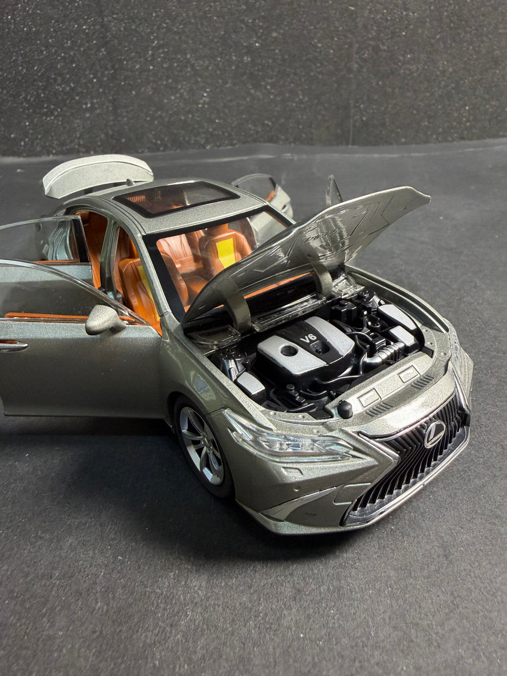 Lexus ES300h Diecast Model Car 1:24 Scale – Metal Body with Opening Doors, Hood & Trunk