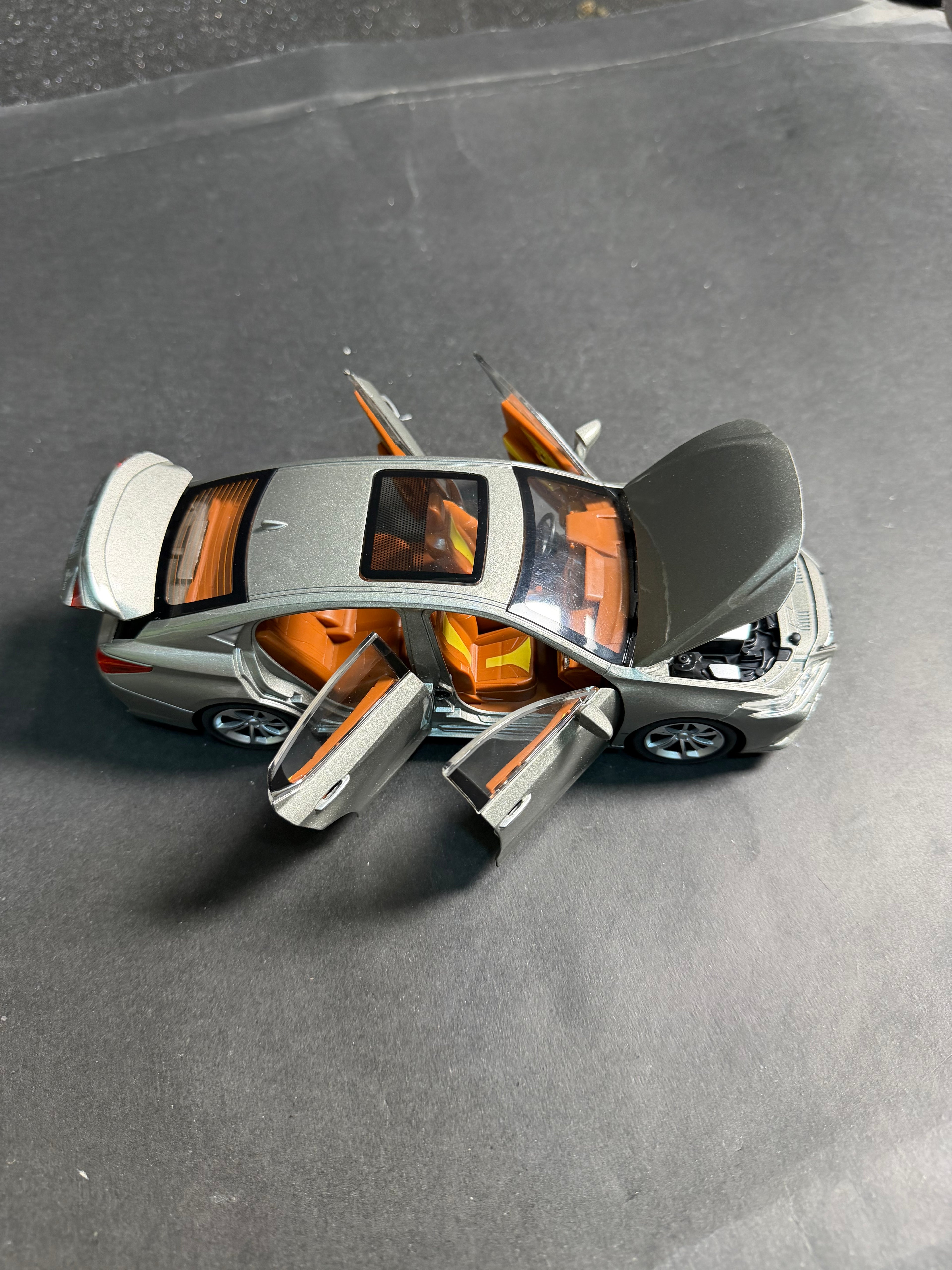 Lexus ES300h Diecast Model Car 1:24 Scale – Metal Body with Opening Doors, Hood & Trunk