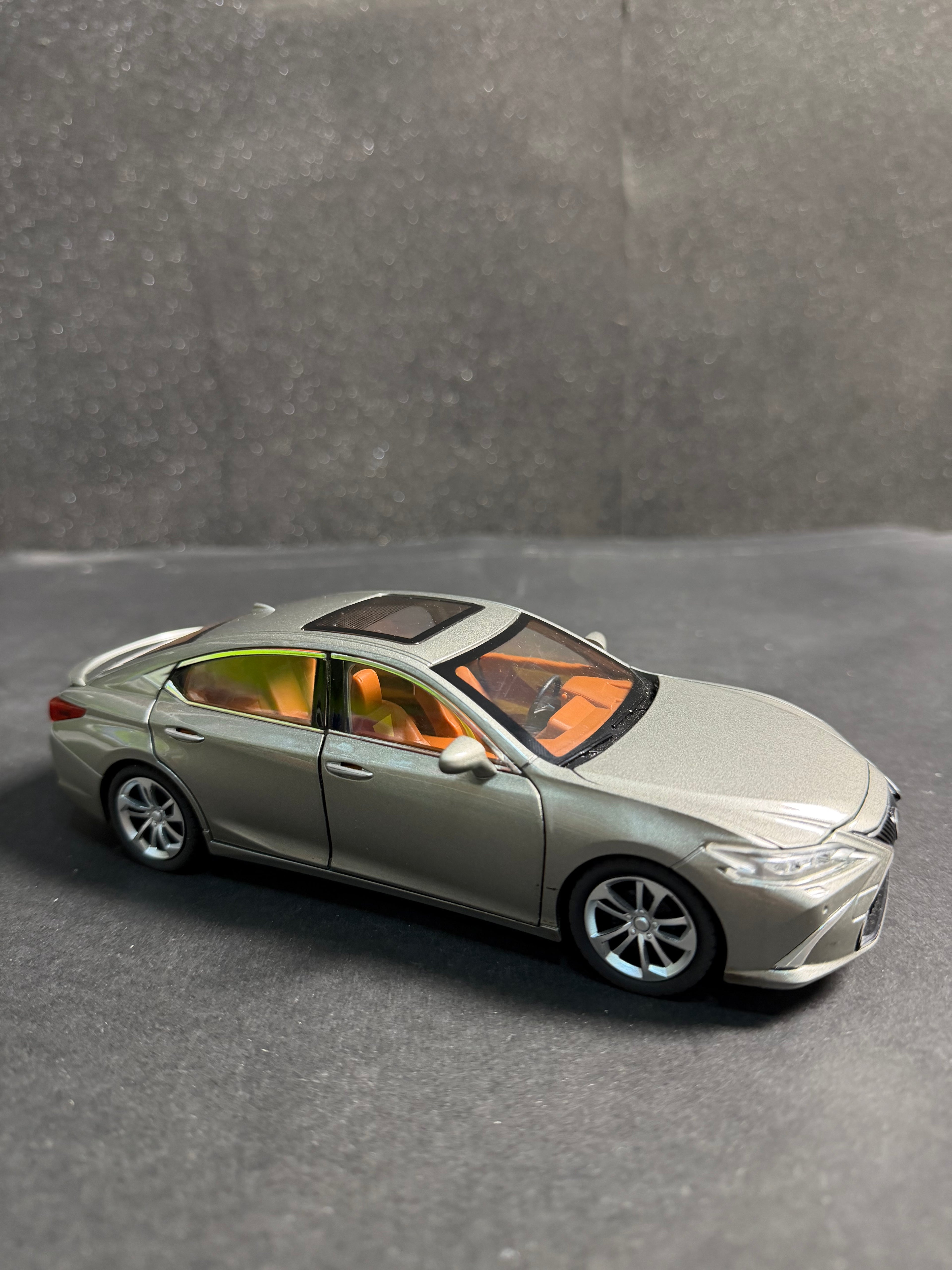 Lexus ES300h Diecast Model Car 1:24 Scale – Metal Body with Opening Doors, Hood & Trunk