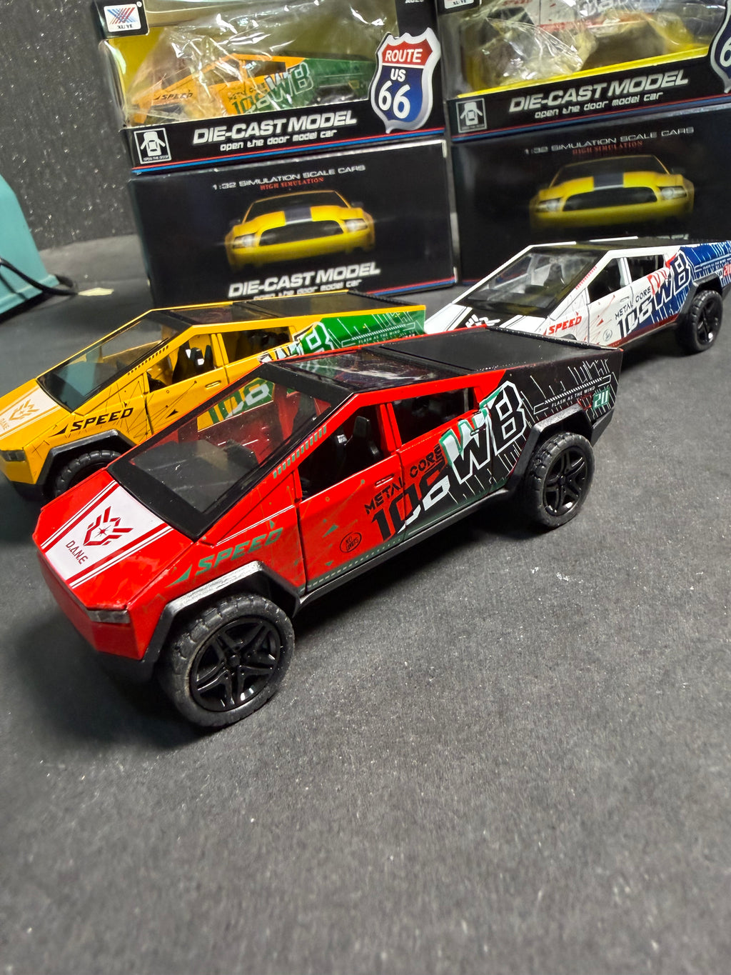 Tesla Cybertruck Die-Cast Metal Model Car – 1:36 Scale