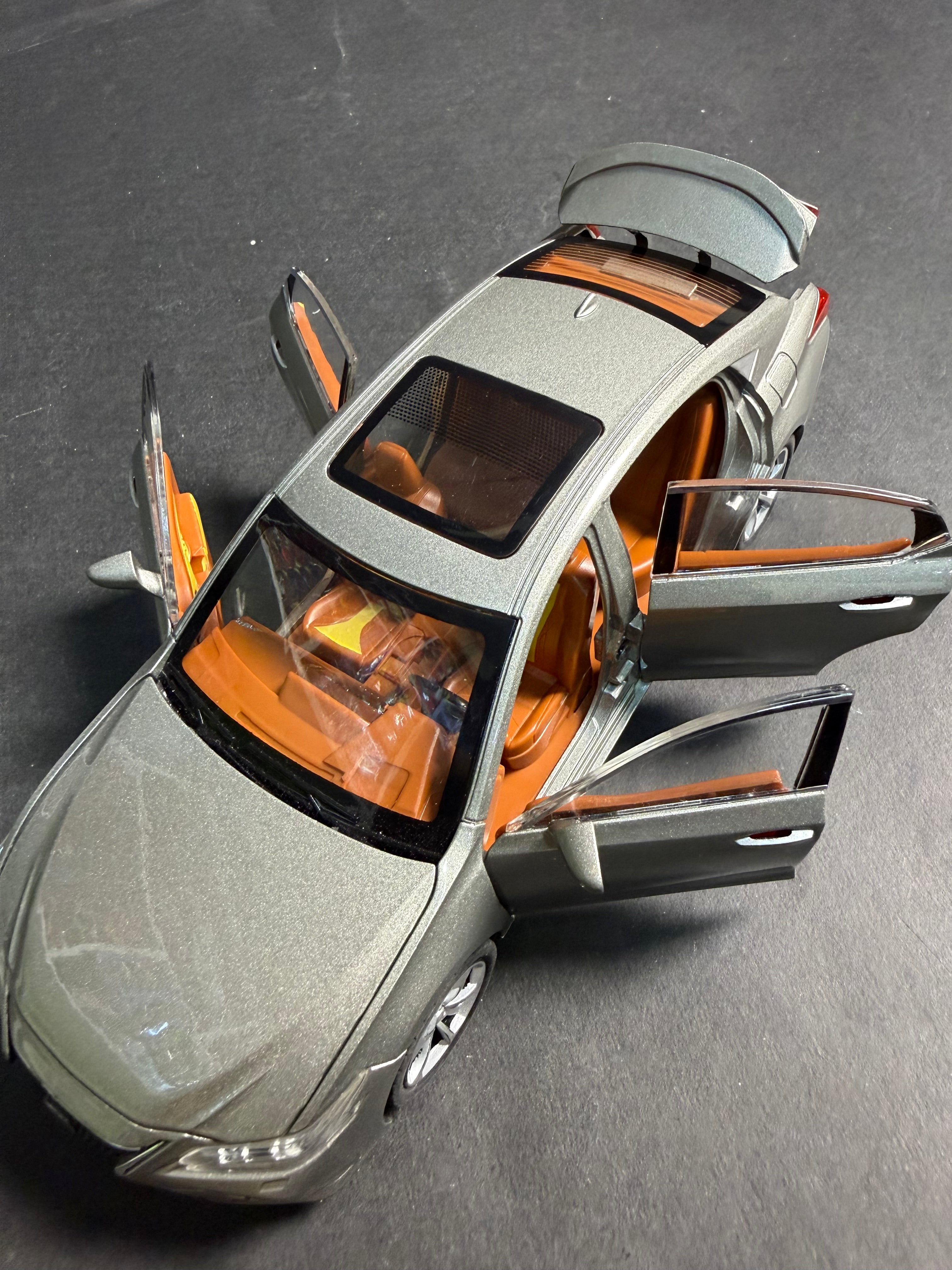 Lexus ES300h Diecast Model Car 1:24 Scale – Metal Body with Opening Doors, Hood & Trunk