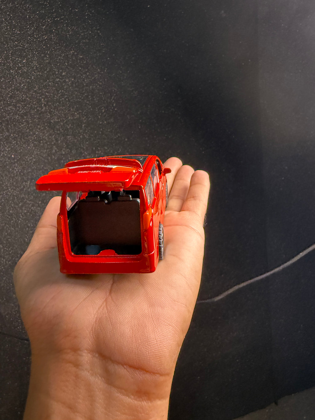 Toyota Alphard Style Die-Cast Model Car