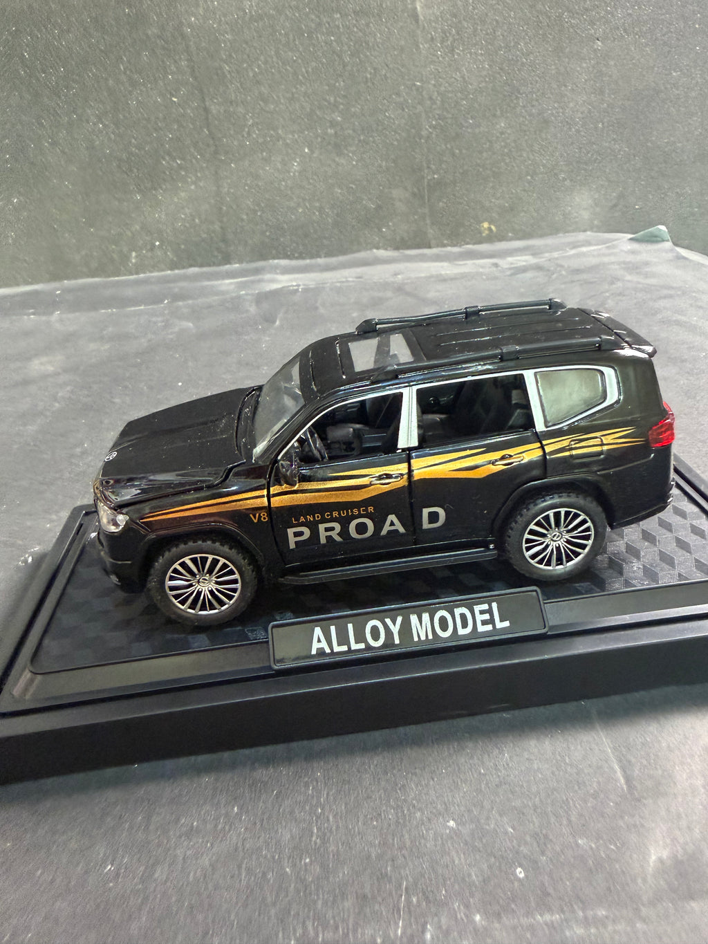 Land Cruiser Style Alloy Model Car – Premium Display Edition