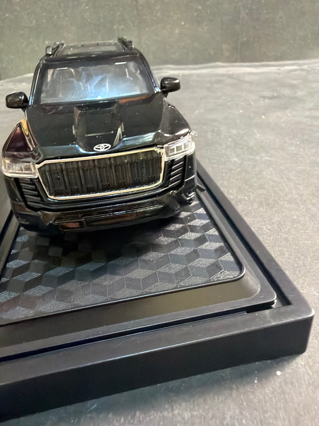 Land Cruiser Style Alloy Model Car – Premium Display Edition